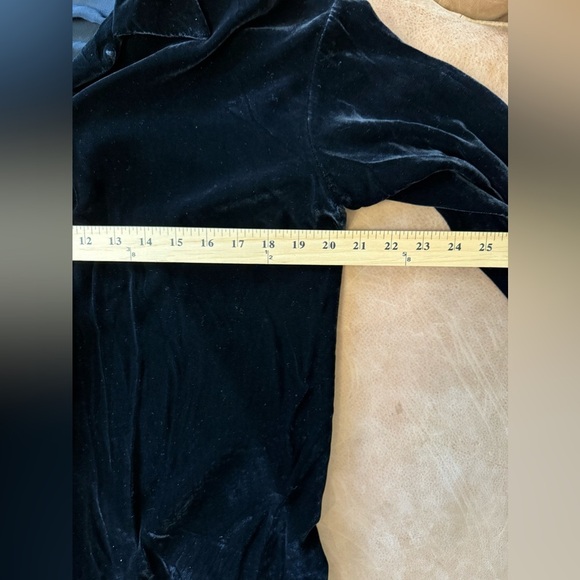 AKA Eddie Bauer Velvet Button Up Top Tunic Blouse Rayon Silk Black Size Small - Picture 5 of 7